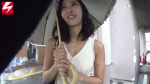 スミレさんが旦那不在の間に即ハメ！フェラと中出し連発の背徳ビッチ人妻AV