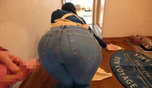 色白デカ尻の人妻・逢沢まりあを即ハメ中出し！尻フェチ歓喜のムチムチ肉尻エロ作品